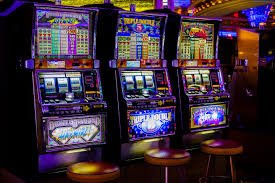 Platform rina4d menampilkan portofolio permainan slot, dealer langsung, dan layanan sportsbook terintegrasi